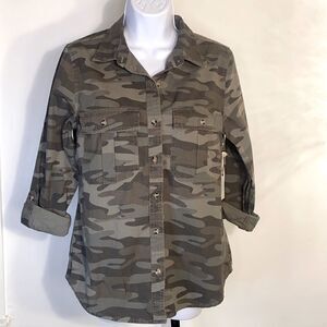 NEW...Green 💚 army fatigue button down shirt size M (med) from Forever21